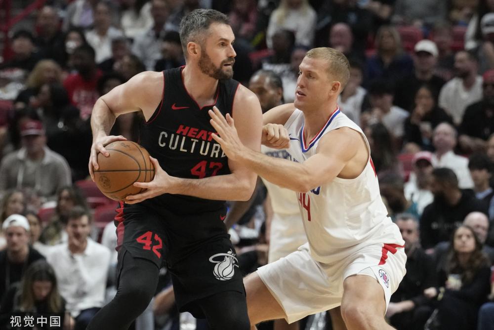 扎卡与球迷 扎卡与球迷