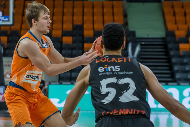 岁出头时出 岁出头时出