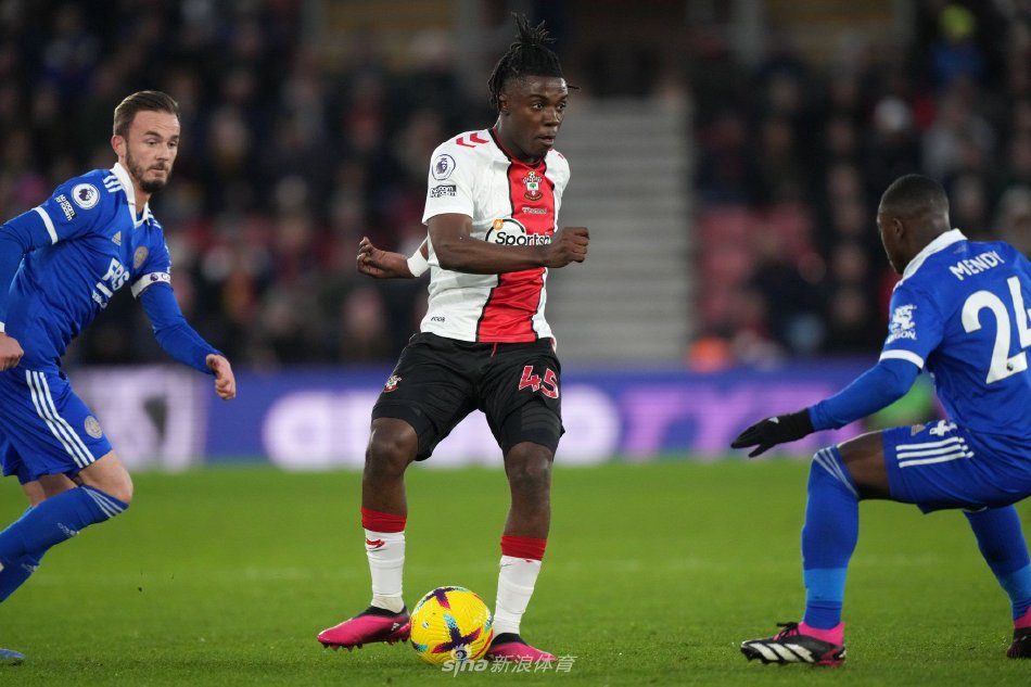 是在防守拦 是在防守拦